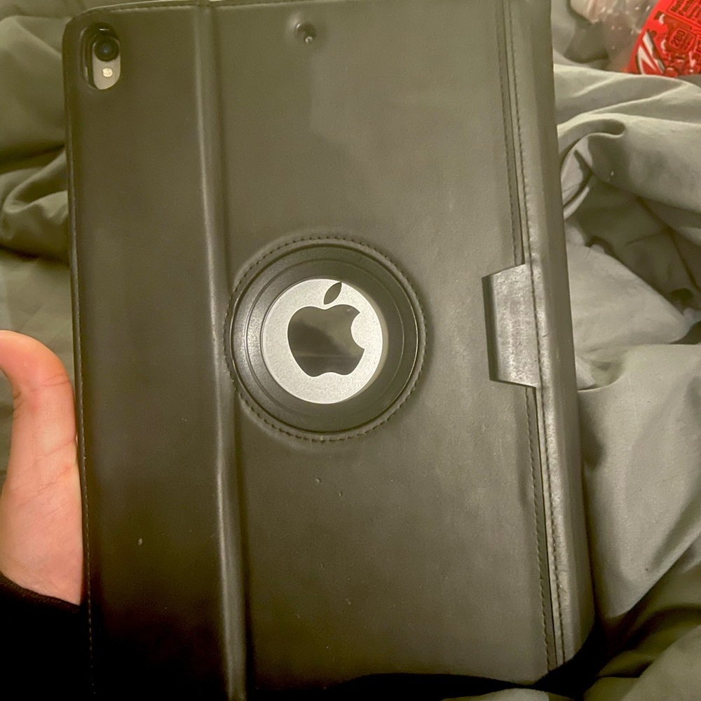 Apple Ipadand leather protection case.